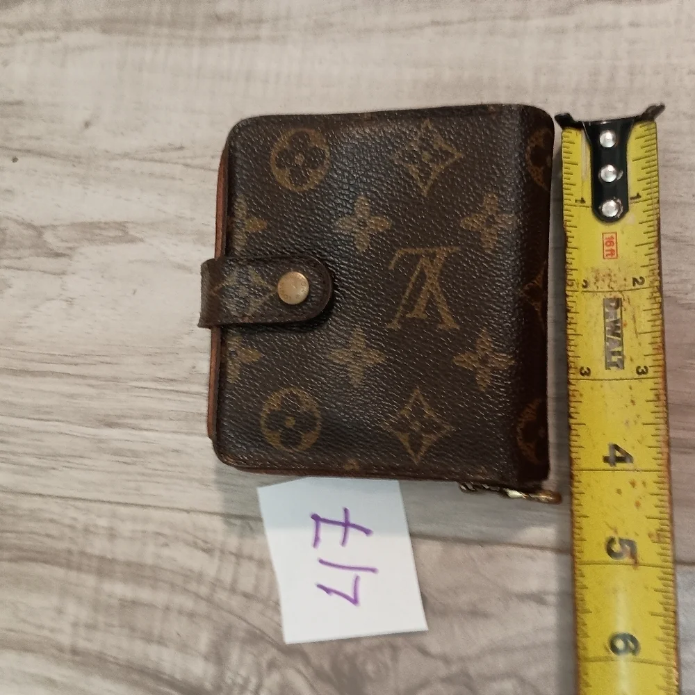 Louis Vuitton Monogram Compact Bifold Wallet Zip/Snap
